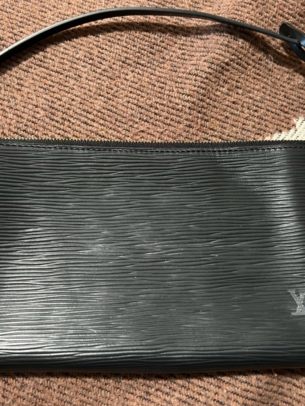 Authentic Louis Vuitton Epi clutch / wristlet